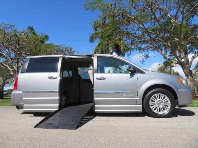 2013 Chrysler Town and Country Limited