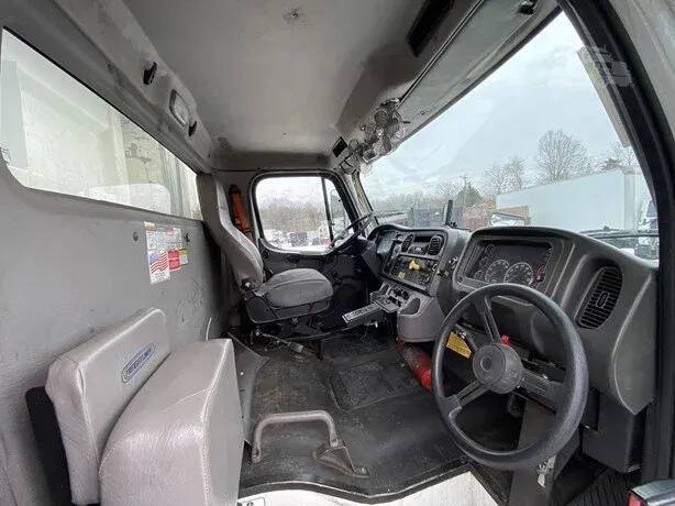 2015 Freightliner M2 106