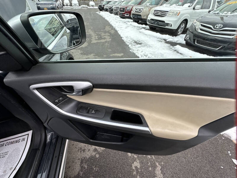 2011 Volvo XC60 T6 R-Design