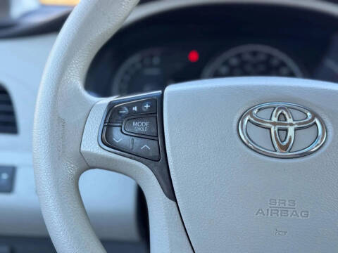 2014 Toyota Sienna LE 7-Passenger