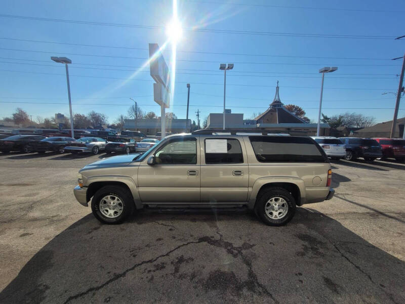 2003 Chevrolet Suburban LS photo 4