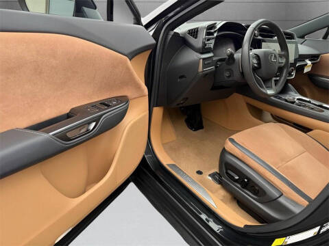 2023 Lexus RZ 450e Luxury