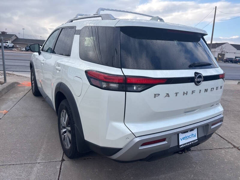 2023 Nissan Pathfinder SL