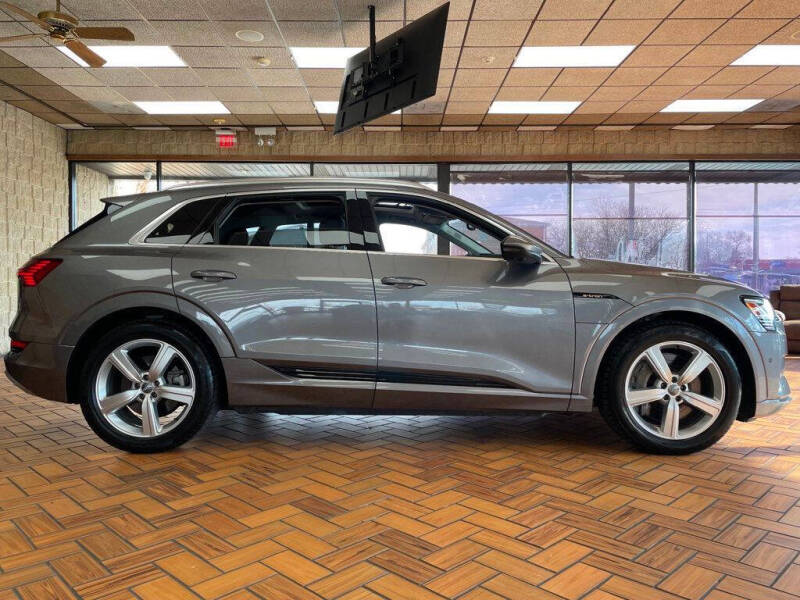 2019 Audi e-tron quattro Prestige