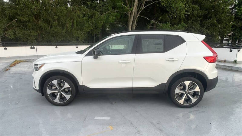 2026 Volvo XC40 B5 Plus