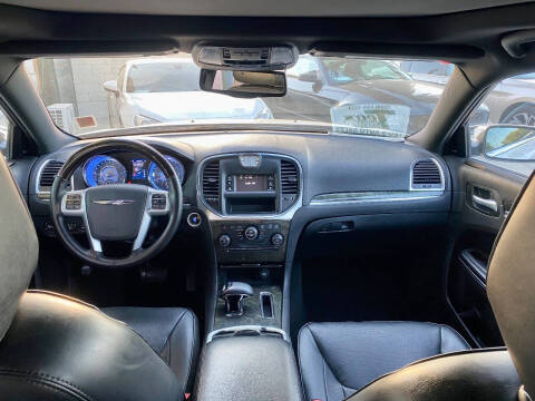 2012 Chrysler 300 Limited