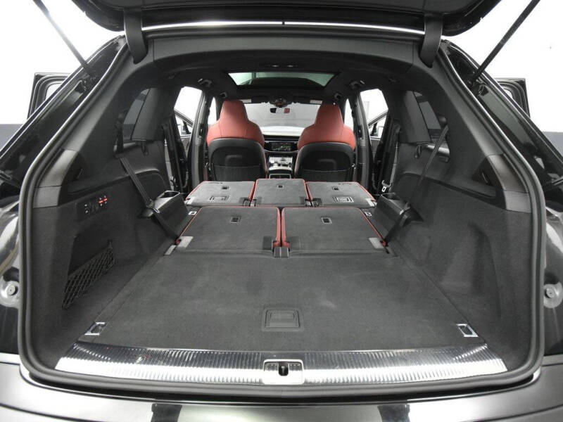 2024 Audi SQ7 4.0T quattro Premium Plus