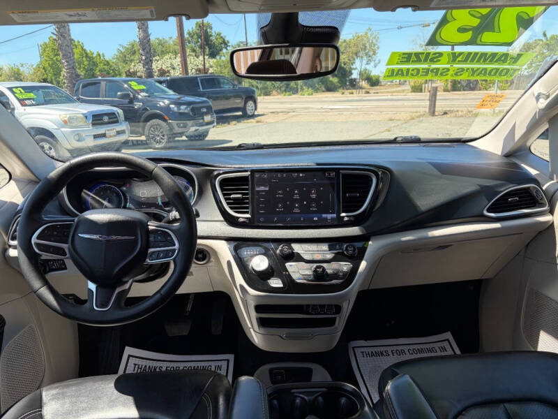 2023 Chrysler Pacifica Touring L
