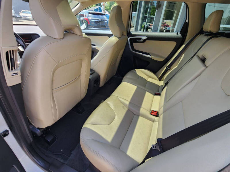 2016 Volvo XC60 T6 Drive-E