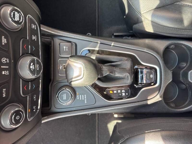 2023 Jeep Cherokee Altitude Lux