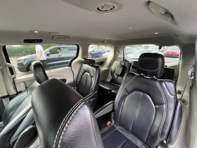 2022 Chrysler Pacifica Touring L