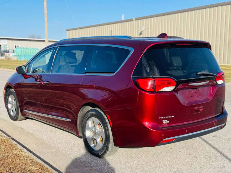 2017 Chrysler Pacifica Touring-L Plus