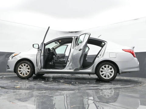 2019 Nissan Versa S Plus