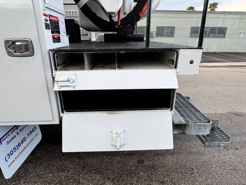 2018 Freightliner M2 106