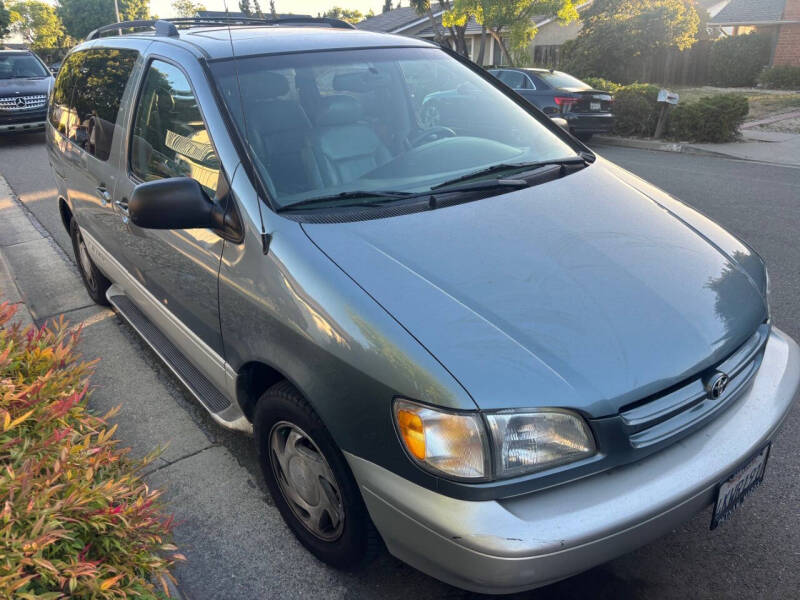 2000 Toyota Sienna XLE