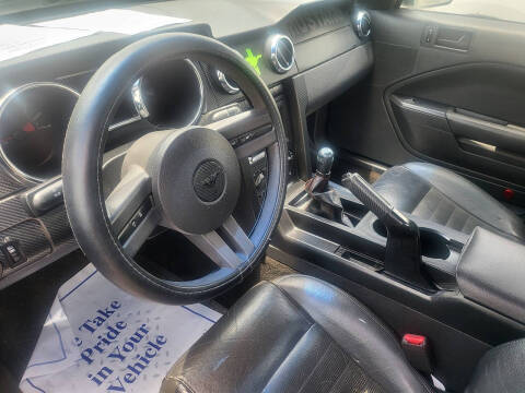 2005 Ford Mustang V6 Deluxe