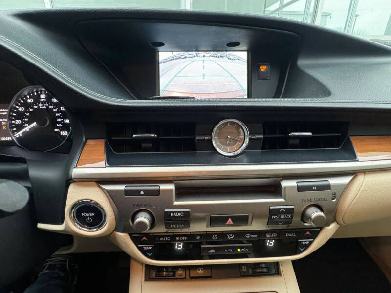 2014 Lexus ES 300h