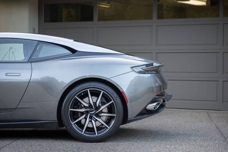 2018 Aston Martin DB11 Base photo 8