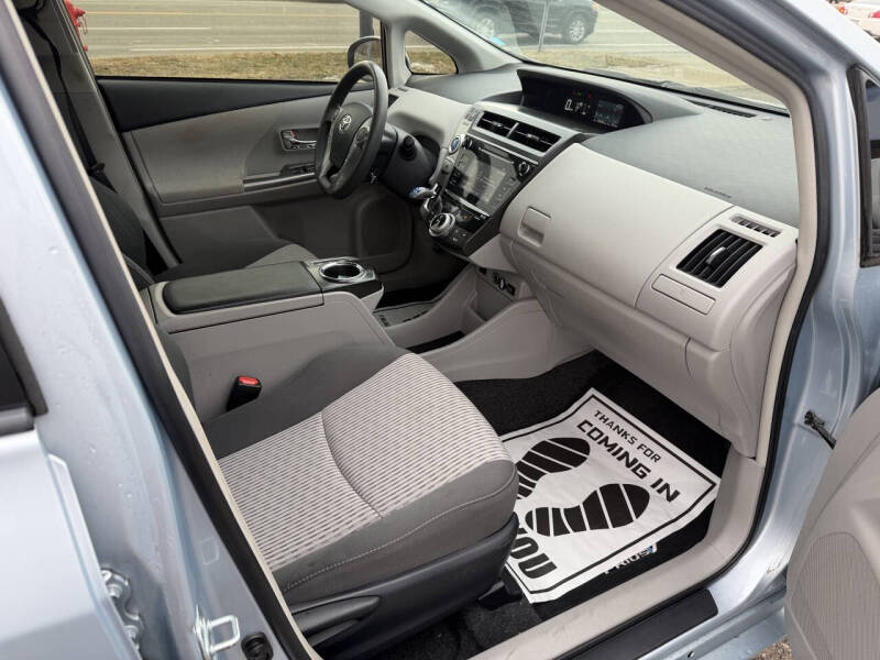 2015 Toyota Prius v Two