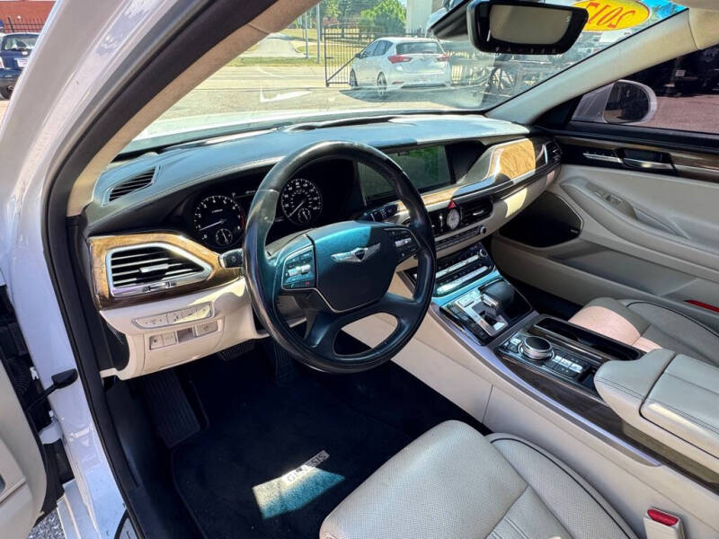 2017 Genesis G90