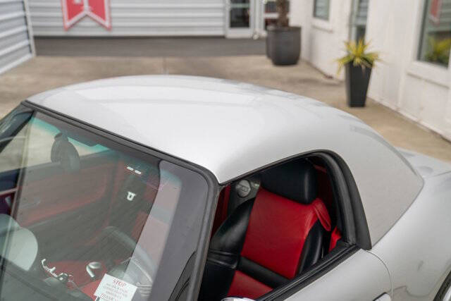 2001 BMW Z8 39