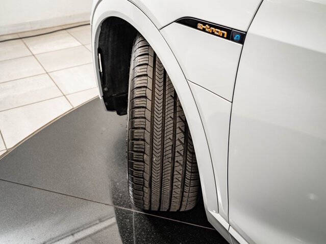 2021 Audi e-tron quattro Premium