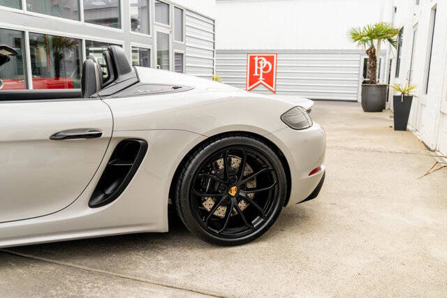 2022 Porsche 718 Boxster 10