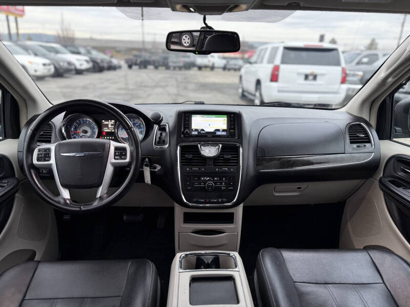 2016 Chrysler Town and Country Touring