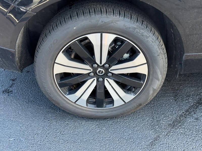 2025 Volvo XC60 T8 Core Dark Theme