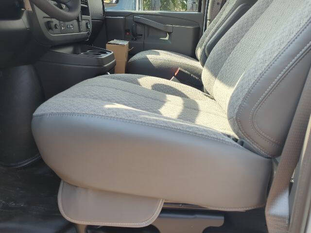 2025 Chevrolet Express 2500