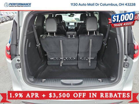 2026 Chrysler Pacifica Select