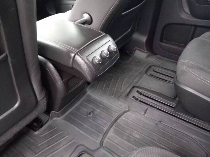 2013 GMC Acadia SLE-2