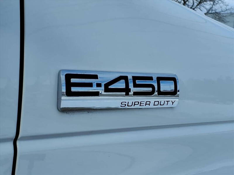 2022 Ford E-Series E-450 SD