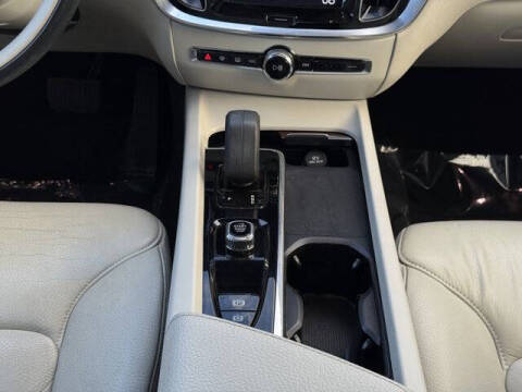 2022 Volvo S60 B5 Momentum