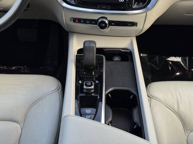 2022 Volvo S60 B5 Momentum