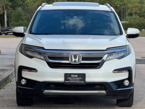 2019 Honda Pilot Touring w/Rear Captain's Chairs