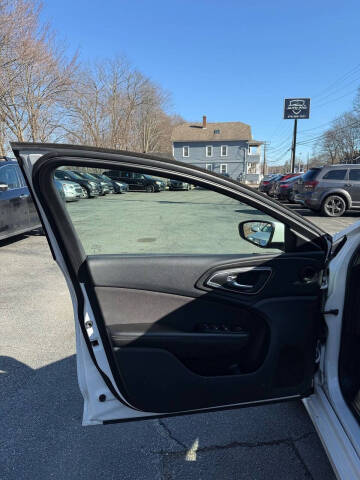 2016 Chrysler 200 Limited