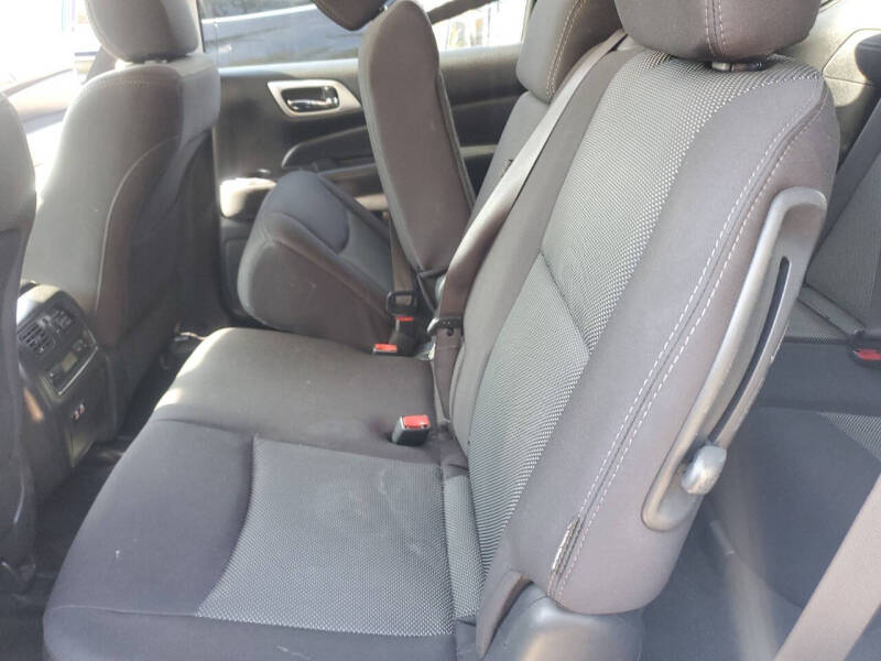 2020 Nissan Pathfinder SV