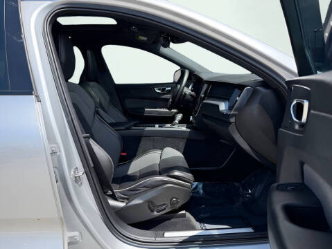 2020 Volvo XC60 T5 R-Design