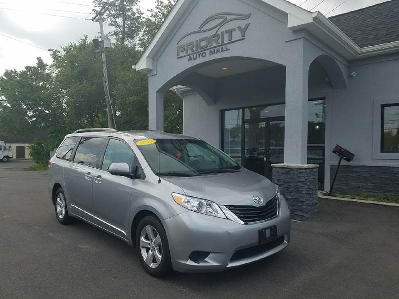 2013 Toyota Sienna LE 8-Passenger