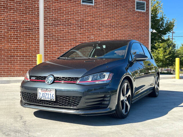 2015 Volkswagen Golf GTI SE's photo