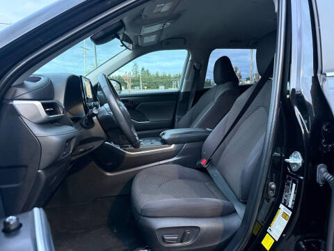 2023 Toyota Highlander LE