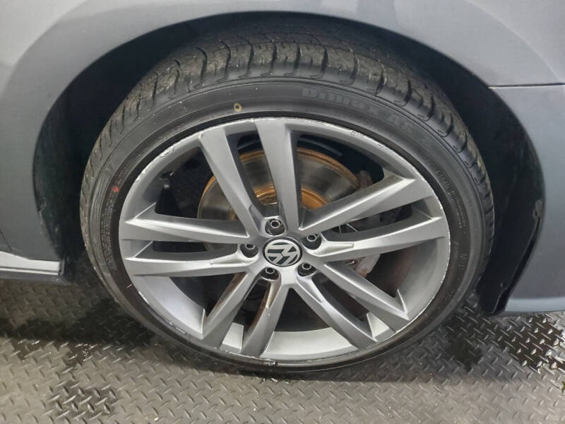 2018 Volkswagen Passat 2.0T R-Line