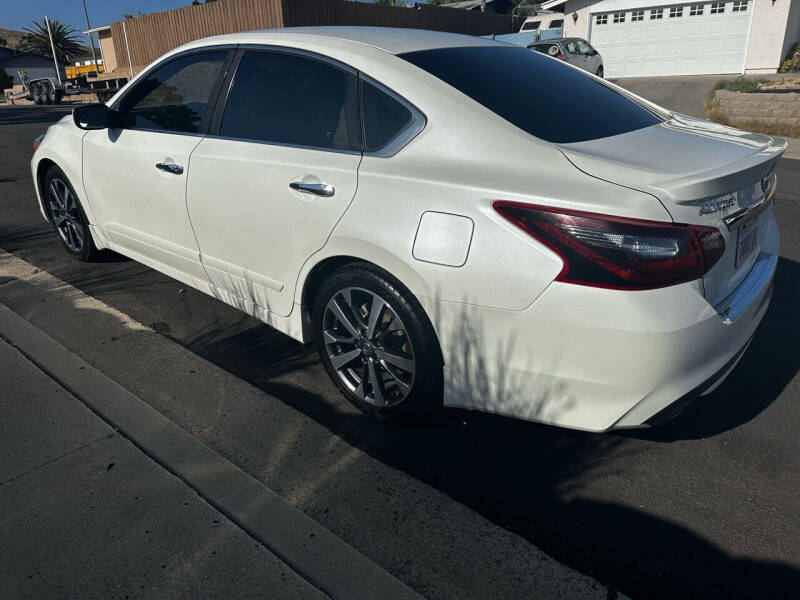 2017 Nissan Altima SR photo 6