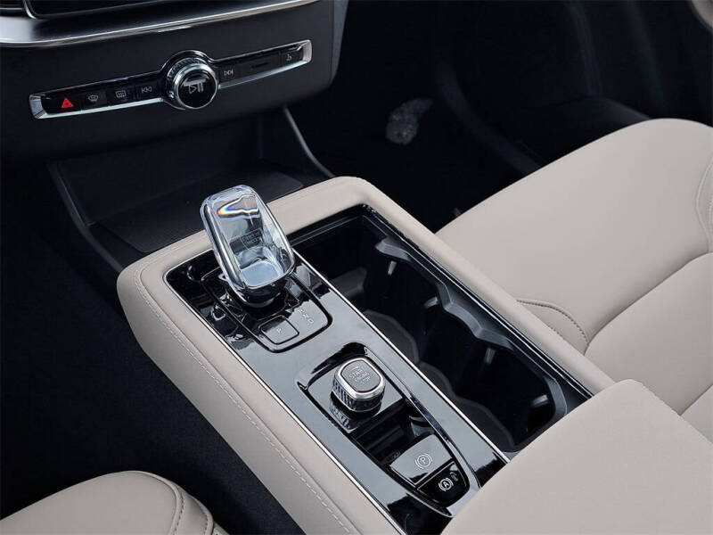 2026 Volvo XC90 B6 Core