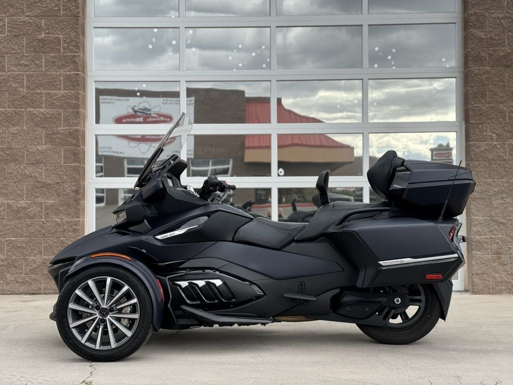 2022 Can-Am Spyder RT Sea-To-Sky 10