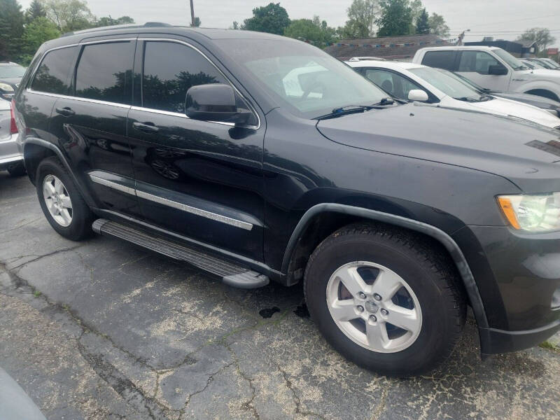 2011 Jeep Grand Cherokee Laredo photo 3