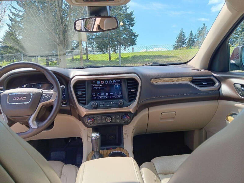 2017 GMC Acadia Denali