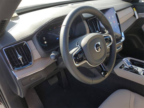 2025 Volvo XC90 B6 Core Bright Theme