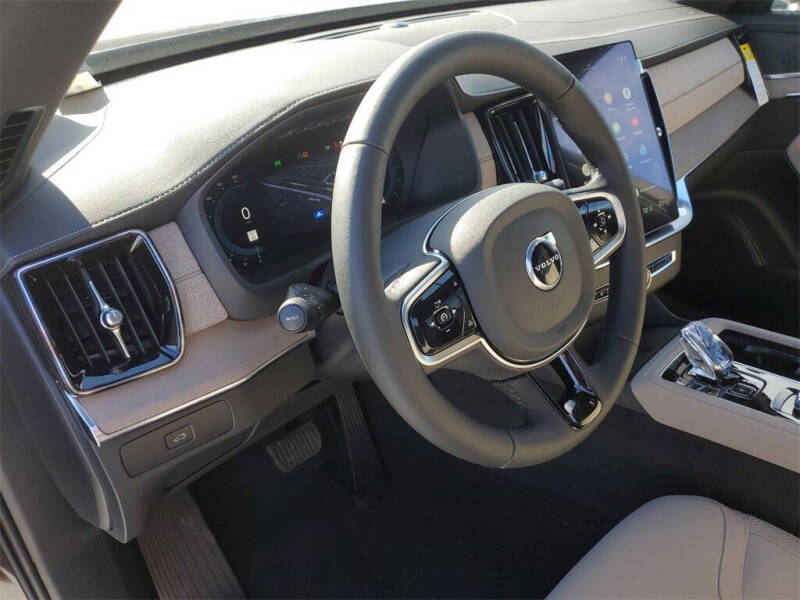 2025 Volvo XC90 B6 Core Bright Theme